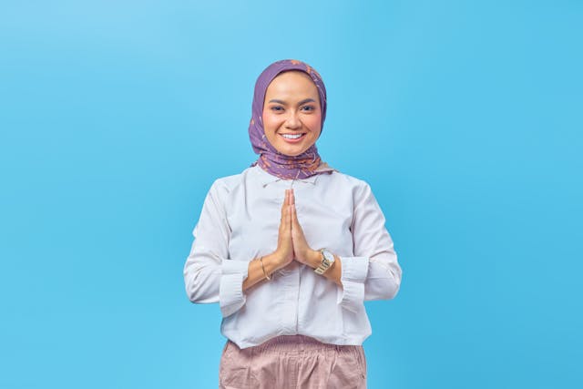 indonesia etiquette smile