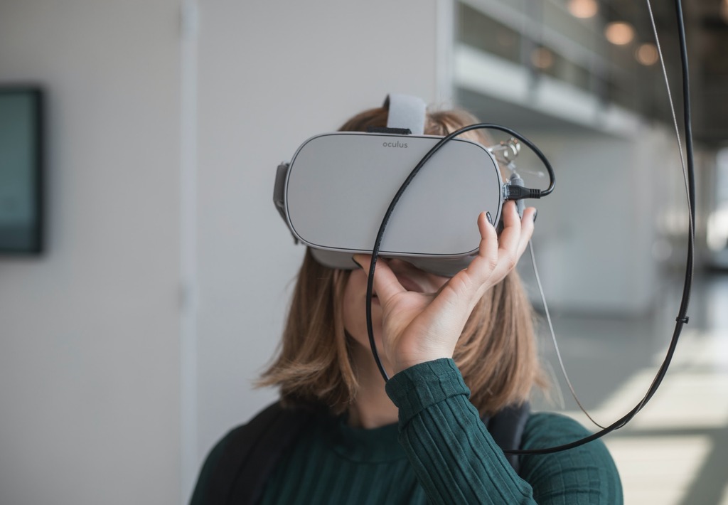 Virtual reality (VR)