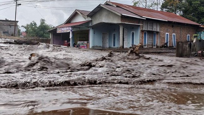 Floods and Cold Lava in West Sumatra: Dozens Dead