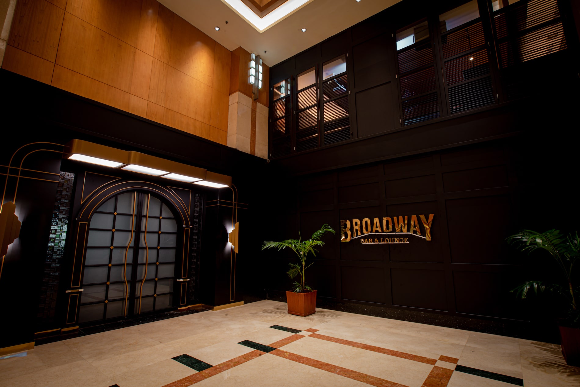 Broadway Bar & Lounge