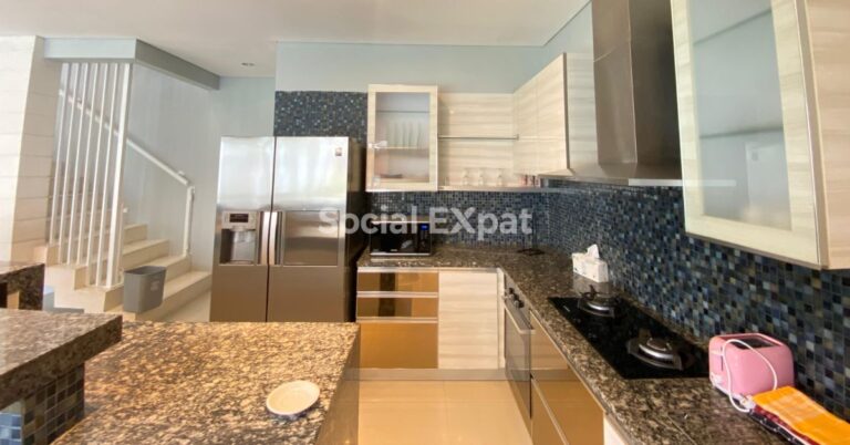 Lilith Villa kitchen and dining area