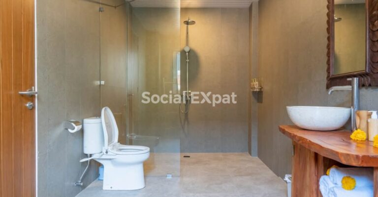 SE-derry-villa-bathroom
