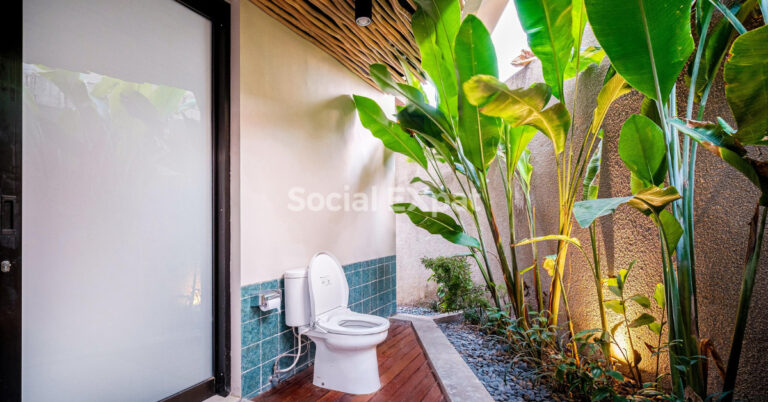 SE-walla-villa-outdoor-bathroom