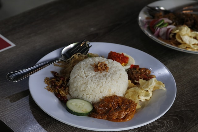 nasi uduk breakfast indonesia