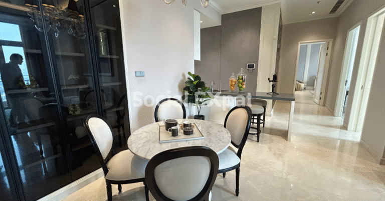 img the stature residence dining room