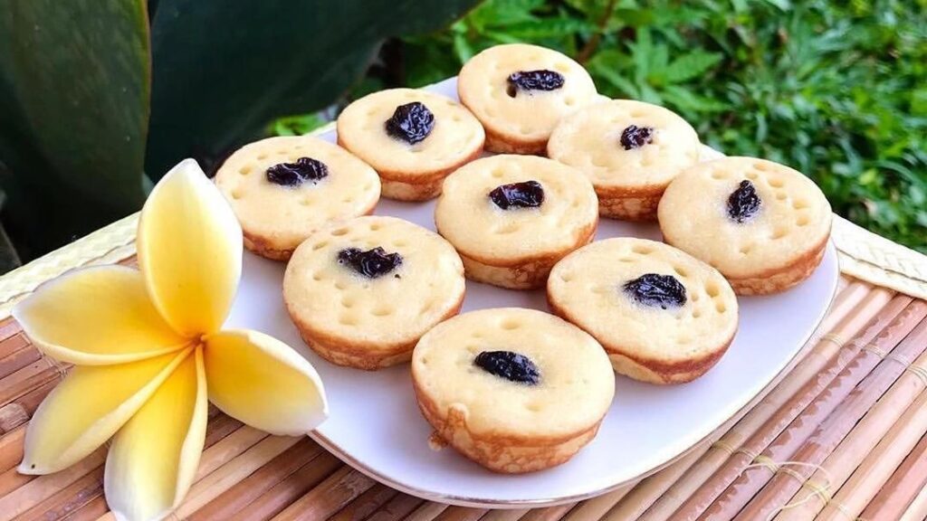 kue lumpur, indonesian traditional snacks