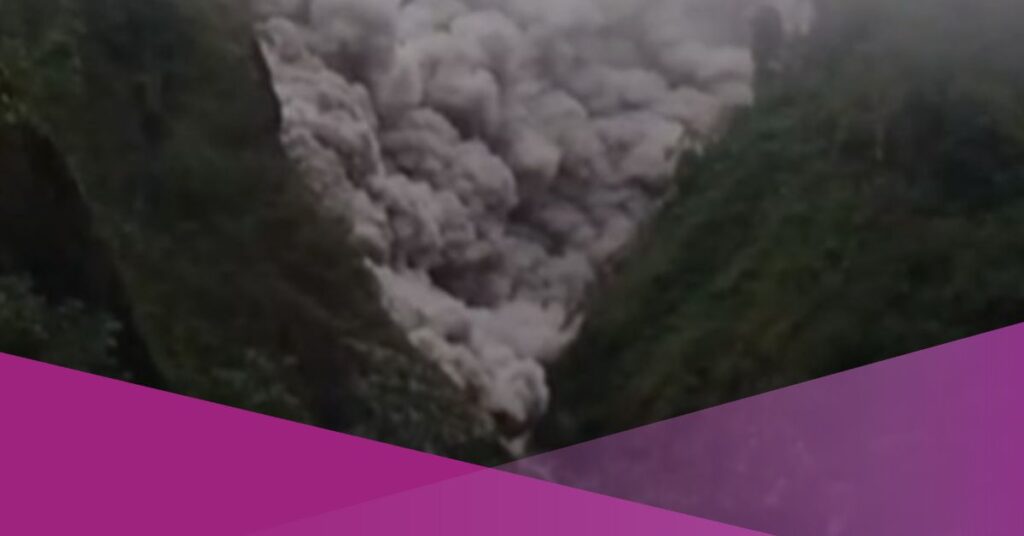 Mount Semeru Raised to Alert Level IV After Hot Clouds Pass Gladak Perak Bridge