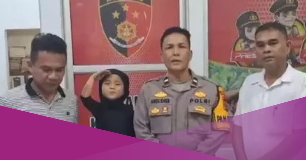 Viral Video Shows Indonesian Missing Child Remains Cheerful at Police Station