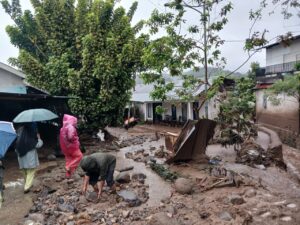 Solok Flash Flood Leaves One Dead as 32 Residents Evacuated in West Sumatra, Indonesia