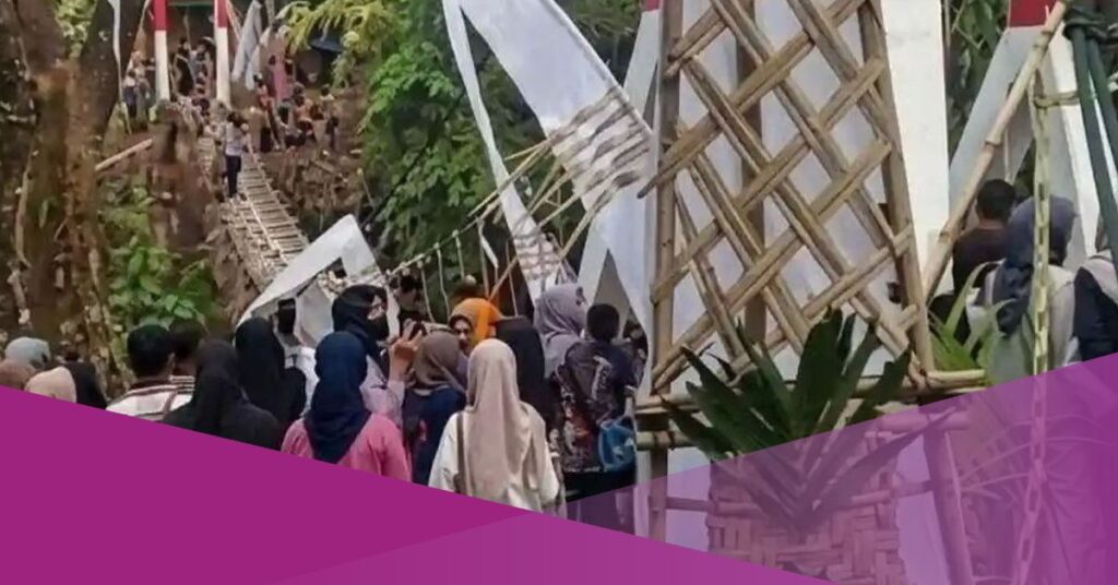 Video Shows Bridge in Indonesia Giving Way During Inauguration Crossing